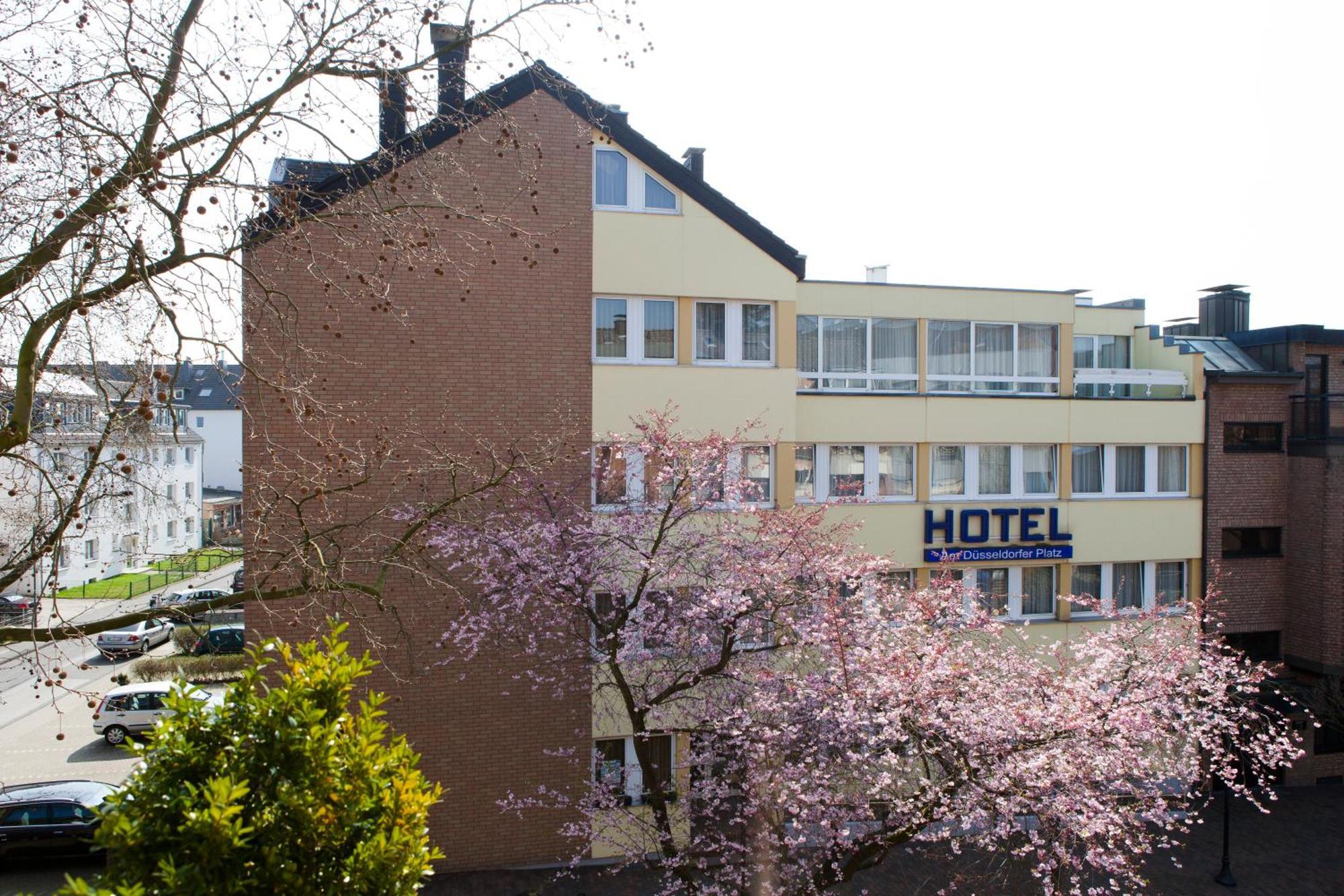 Hotel Am Duesseldorfer Platz Ratingen Exterior photo