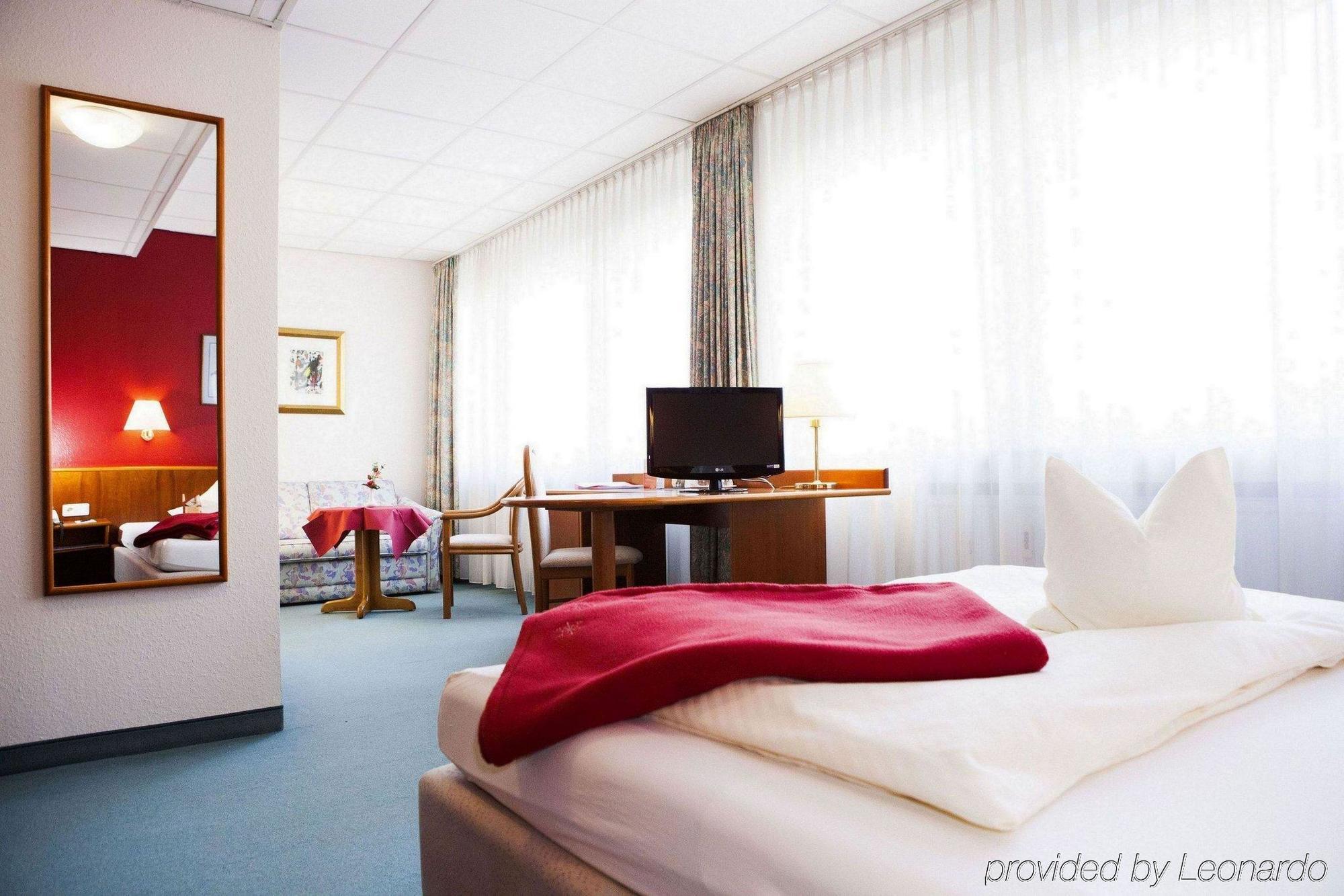 Hotel Am Duesseldorfer Platz Ratingen Exterior photo