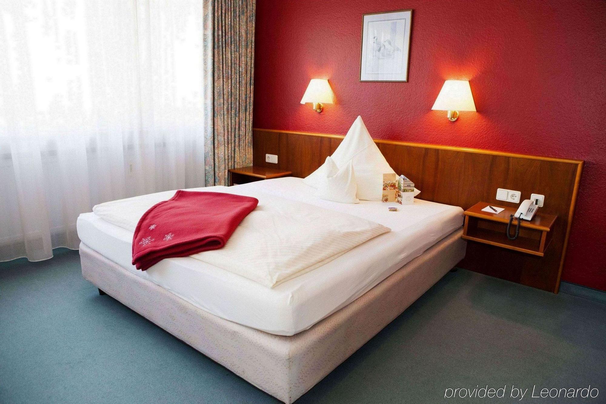 Hotel Am Duesseldorfer Platz Ratingen Exterior photo