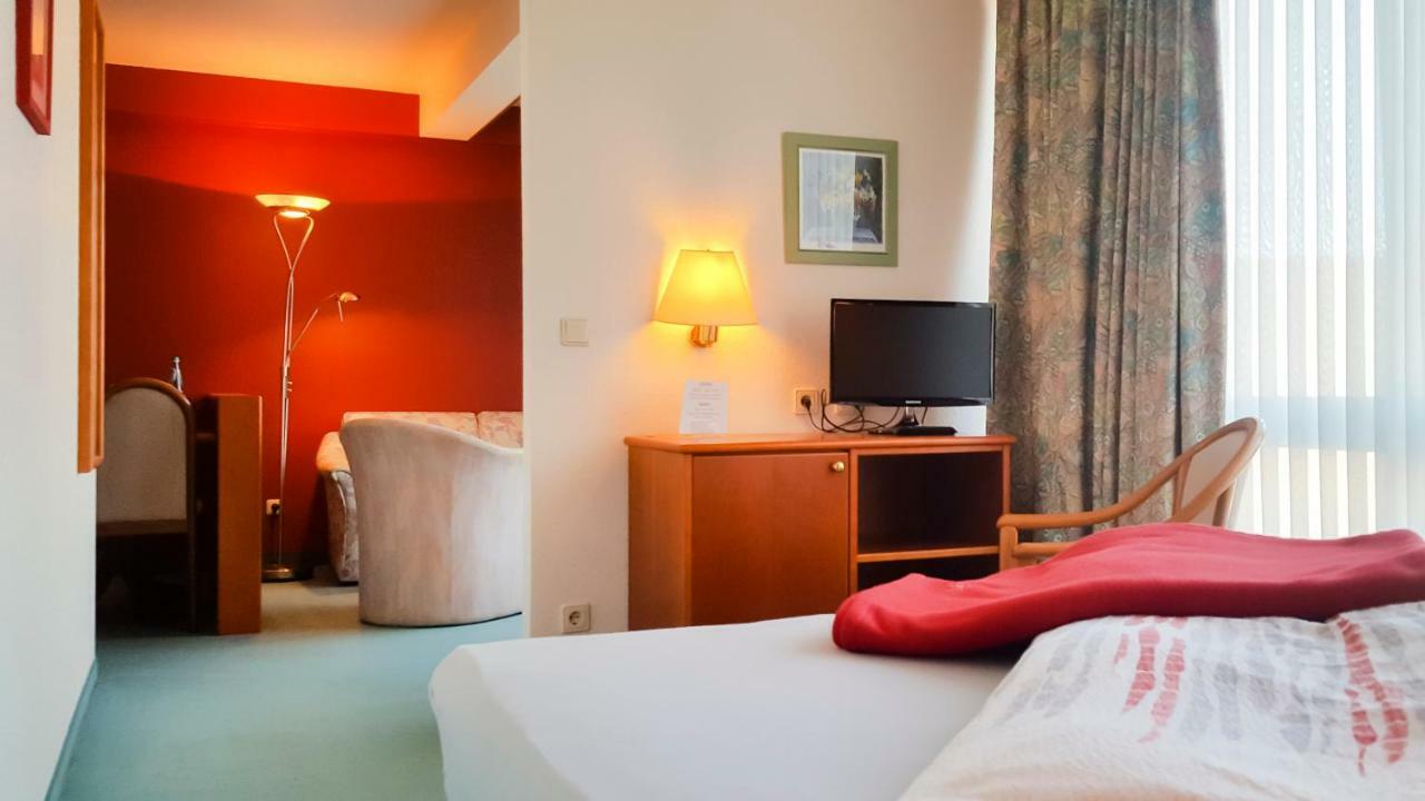 Hotel Am Duesseldorfer Platz Ratingen Exterior photo